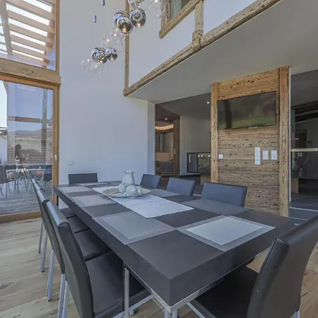 Boutique West Hill Apartment